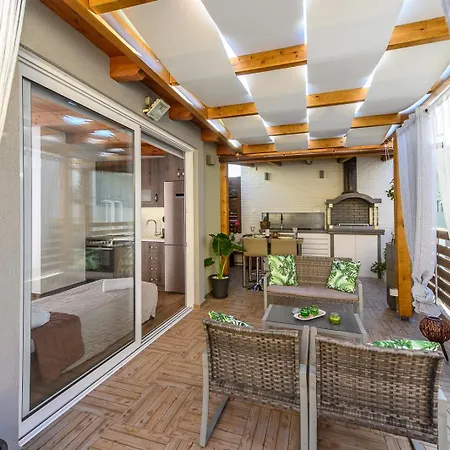 Sunny Luxury Apartment's *