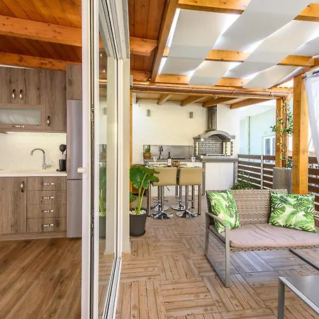 Sunny Luxury Apartment's